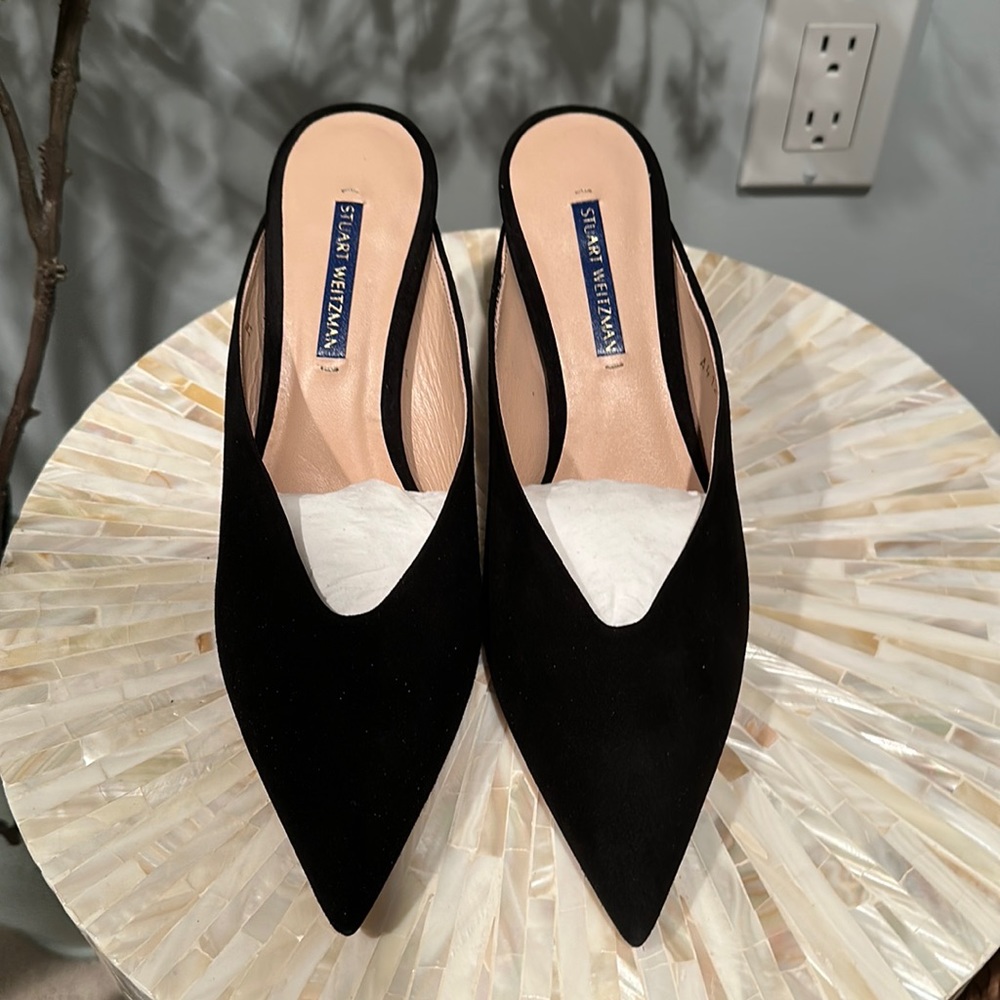 NWT Stuart Weitzman Suede Heels in Black